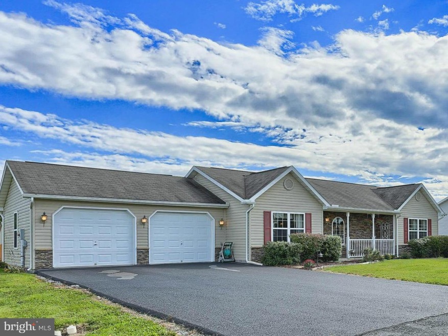 15280 Wedgewood Dr, Greencastle, PA 17225 - photo 1