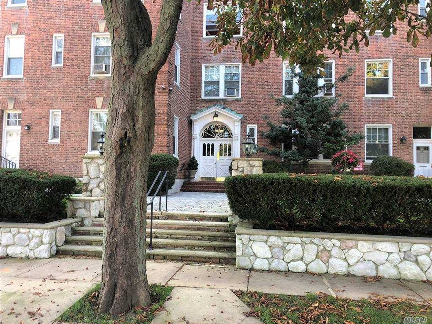 14 Mulford Place unit 2A, Hempstead, NY 11550 - photo 1