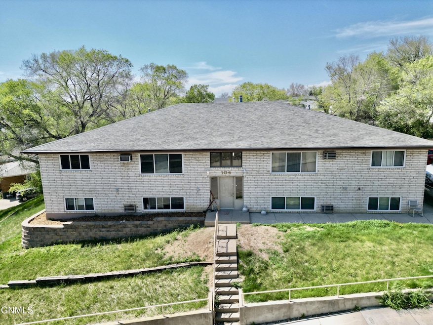 104 6th St NE, Mandan, ND 58554 - photo 1