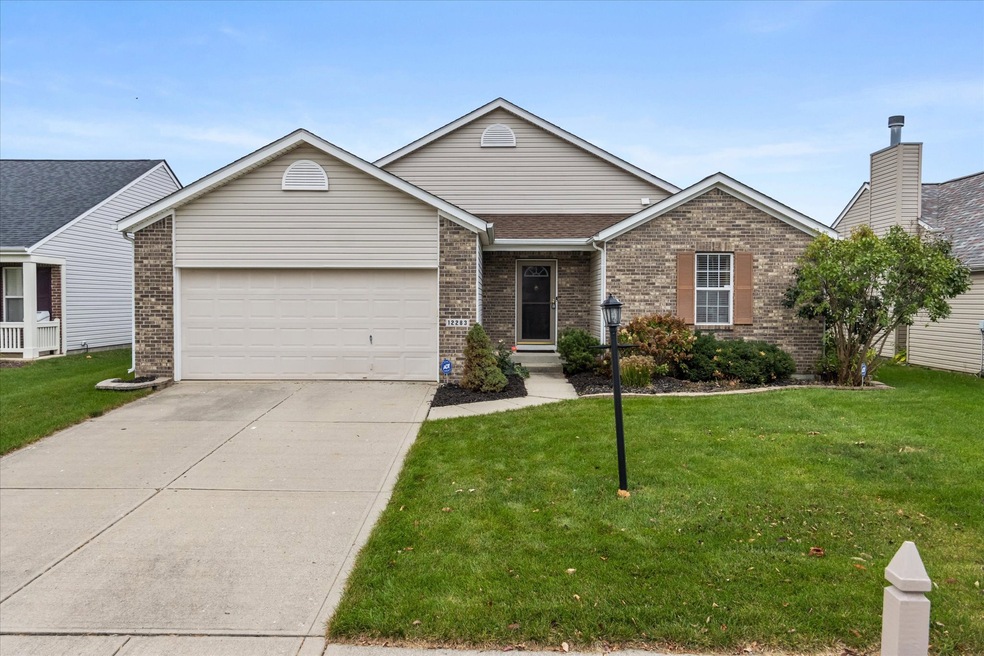 12283 Chiseled Stone Dr, Fishers, IN 46037 - photo 1