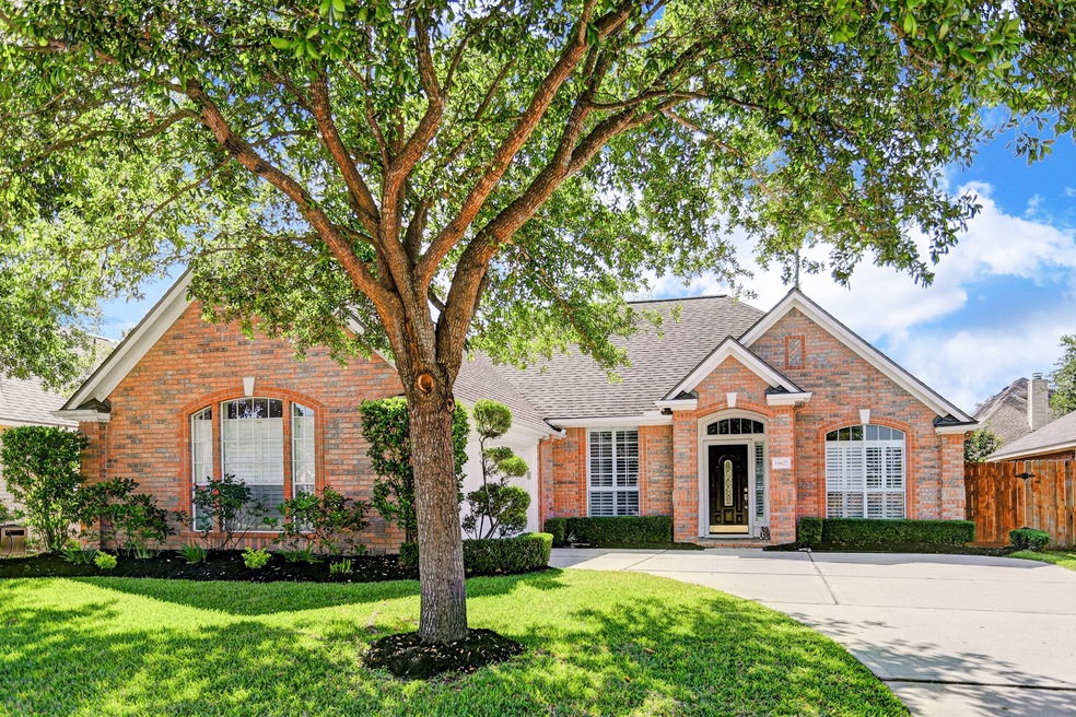 Beautiful home in wooded Longwood Village!
