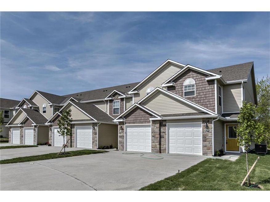 236 N Washington St, Raymore, MO 64083 - photo 1