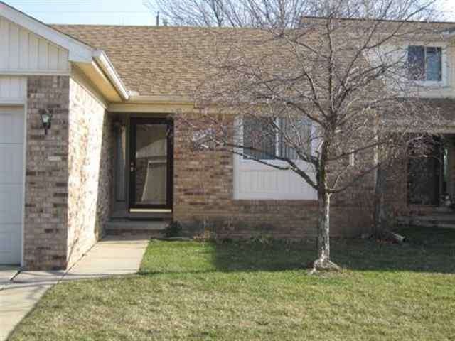 29758 Arnell Ct, Roseville, MI 48066 - photo 1
