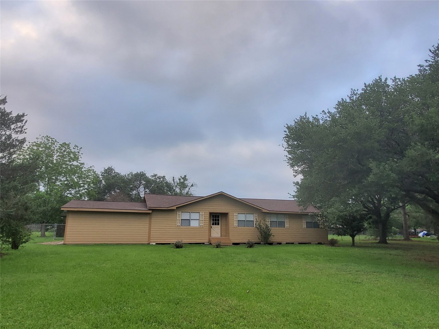 154 Winding Way S, Bay City, TX 77414 - photo 1