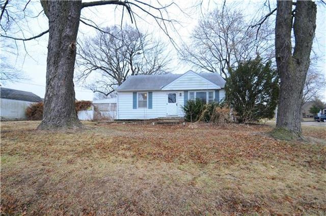 4940 Switzer St, Shawnee, KS 66203 - photo 1
