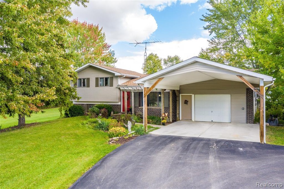 10205 van Vleet Rd, Gaines, MI 48436 - photo 1