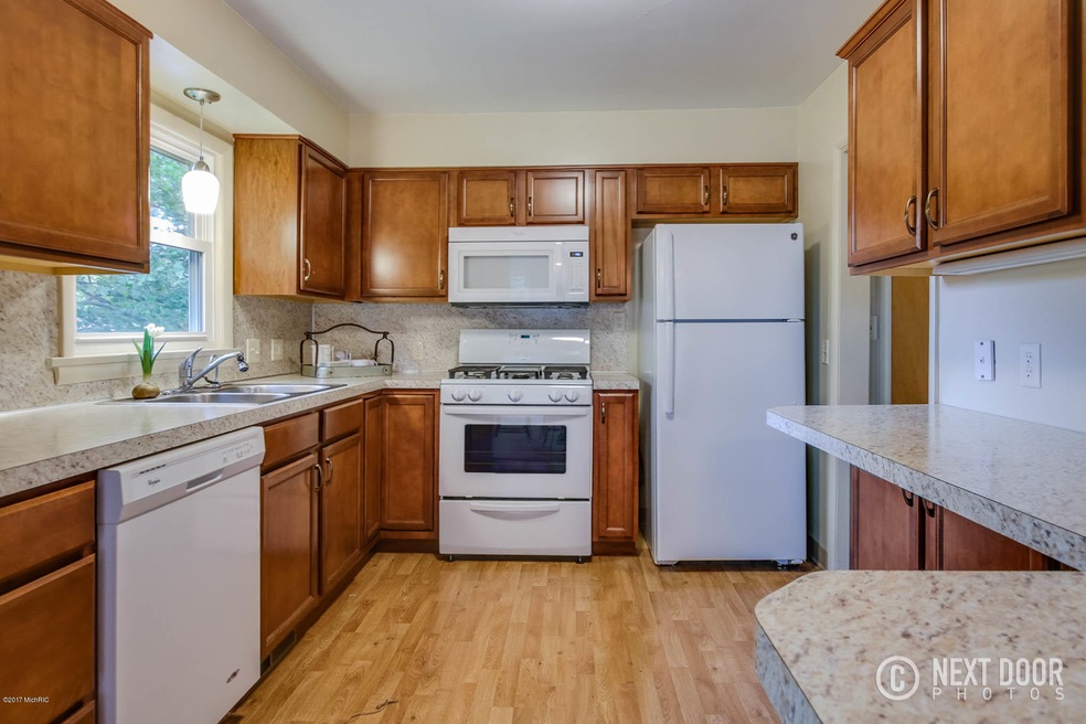 1471 Knapp St NE, Grand Rapids, MI 49505 - photo 1