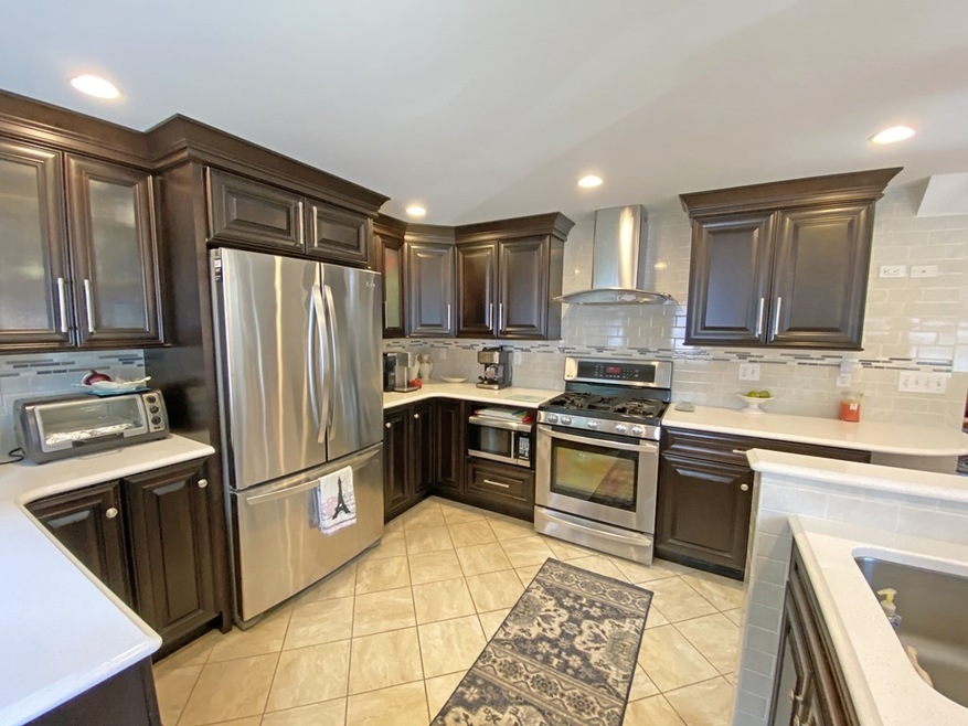 467 Albemarle Rd unit 467, Newton, MA 02460 - photo 1