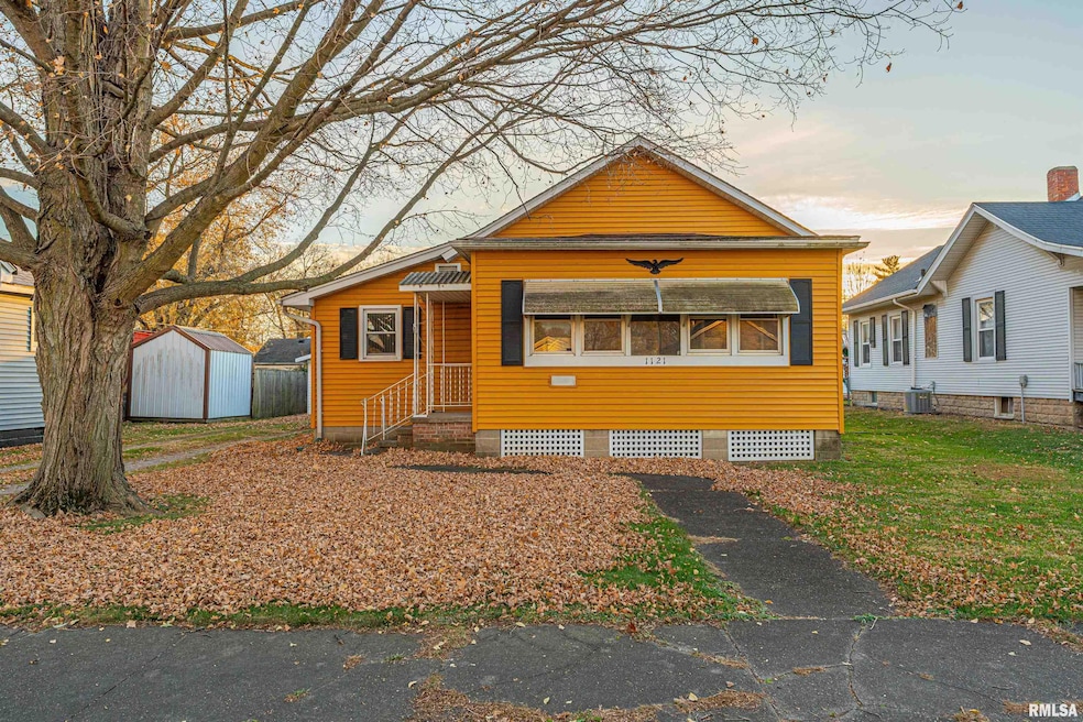 1121 Broadway St, Lincoln, IL 62656 - photo 1