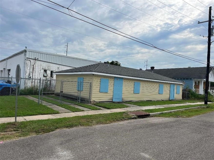 2901 N Rocheblave St, New Orleans, LA 70117 - photo 1
