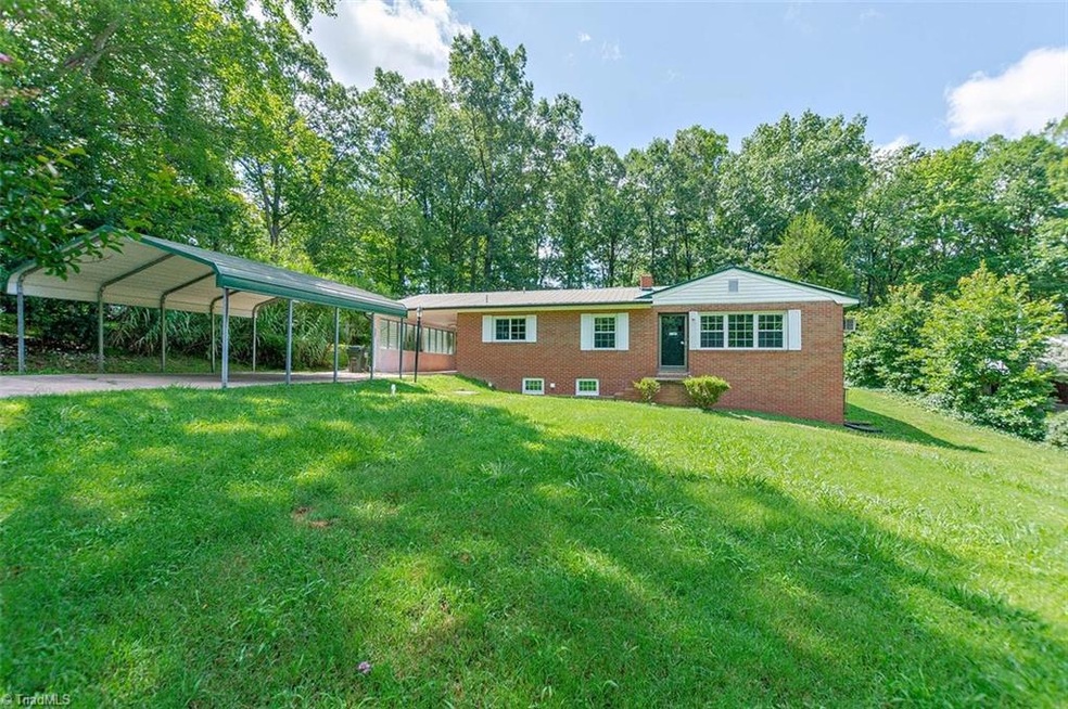 1362 Crestwood Ln, Asheboro, NC 27205 - photo 1