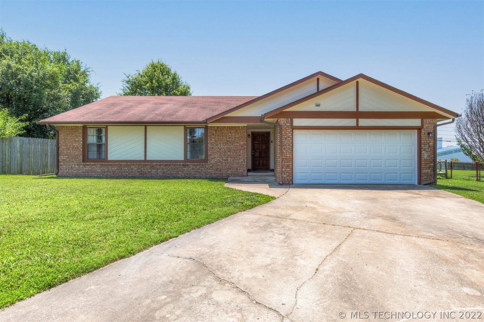 1815 W Laredo Place, Broken Arrow, OK 74012 - photo 1