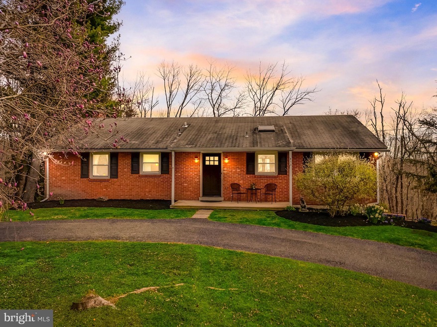 810 Mountainview Ave, Schwenksville, PA 19473 - photo 1