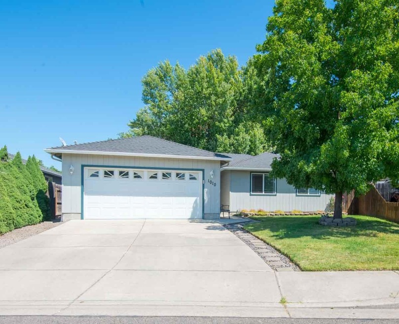 1010 Lathrop Dr, Central Point, OR 97502 - photo 1