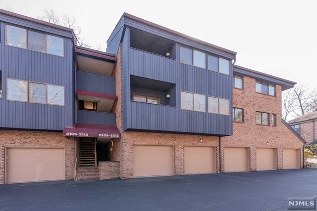 2110 Hilltop Rd, Mahwah, NJ 07430 - photo 1