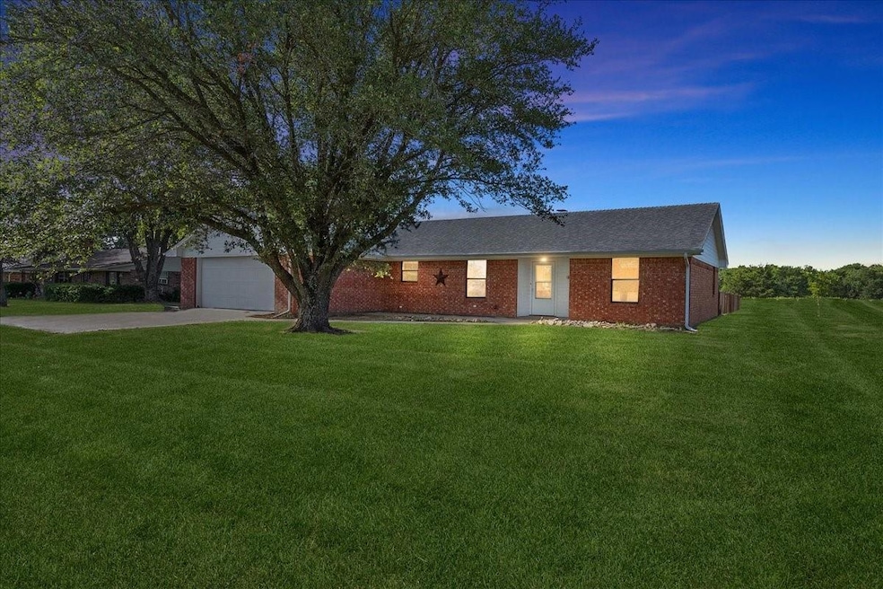 1903 W Fm 898, Bonham, TX 75418 - photo 1