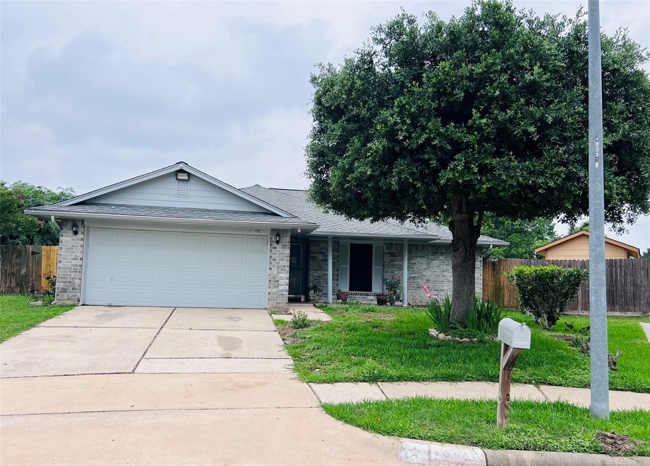 10903 Cedar Bridge, Houston, TX 77075 - photo 1