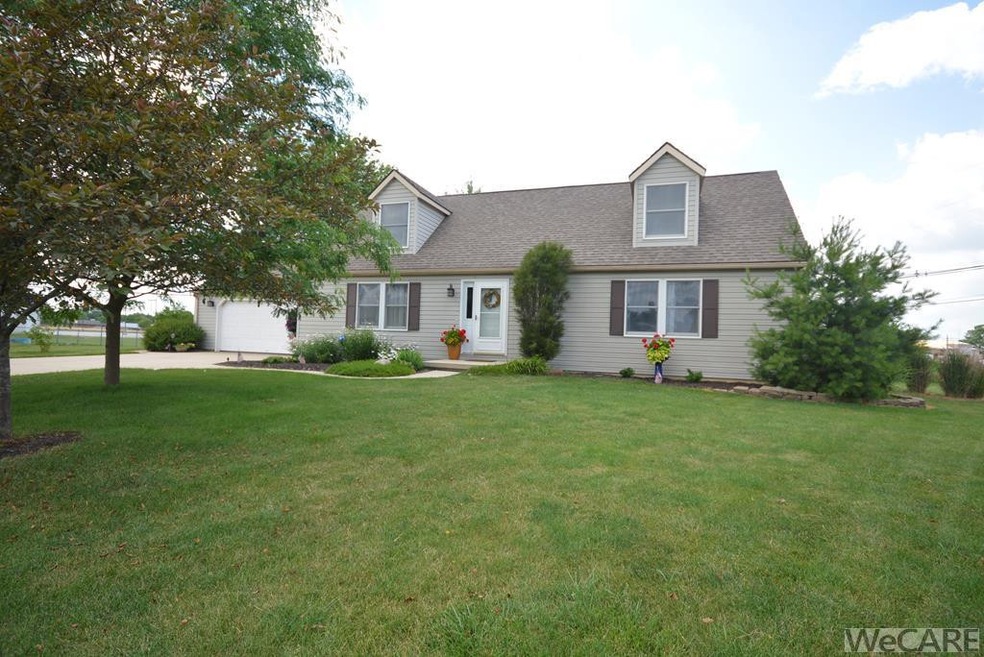 1207 Fernwood Dr, Wapakoneta, OH 45895 - photo 1