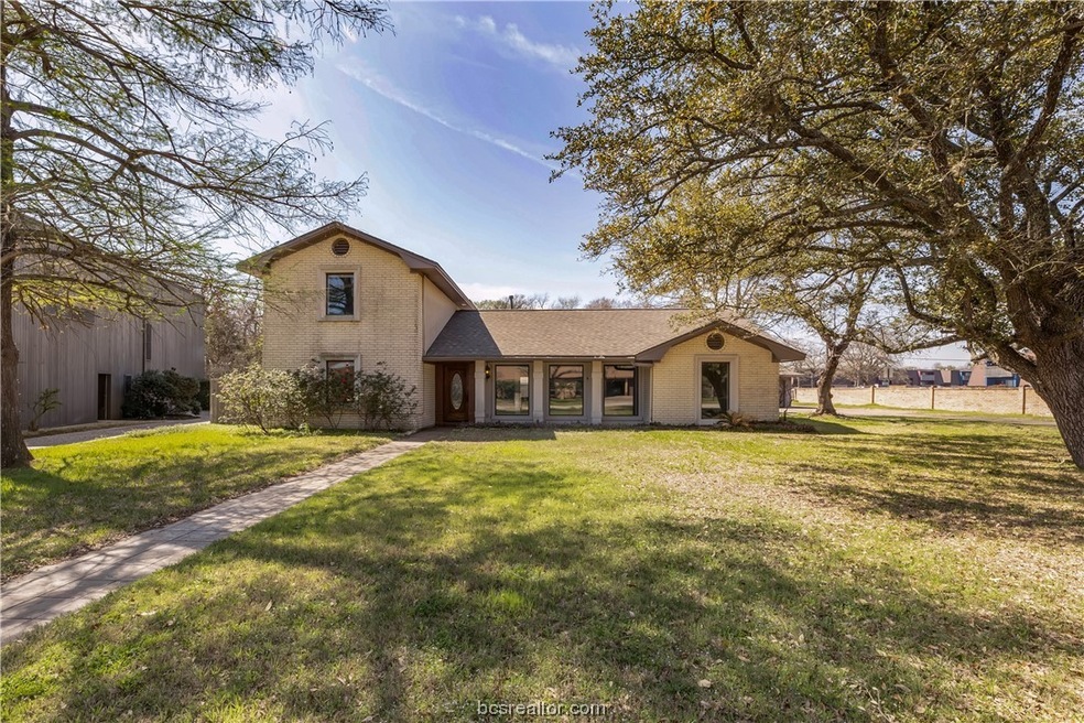 1800 Shadowwood Dr, College Station, TX 77840 - photo 1