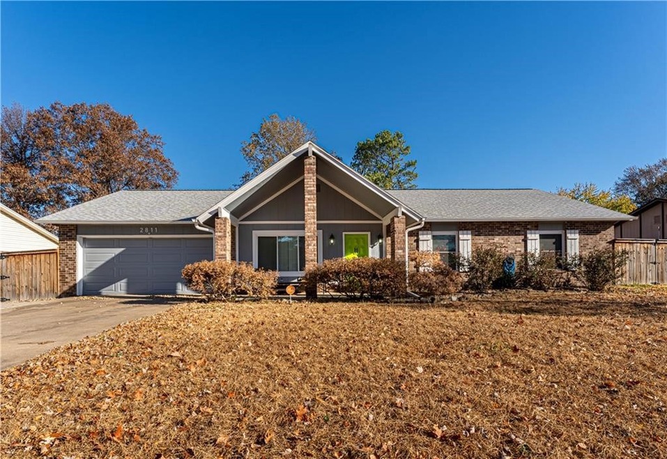2811 W Parkwood Dr, Rogers, AR 72756 - photo 1