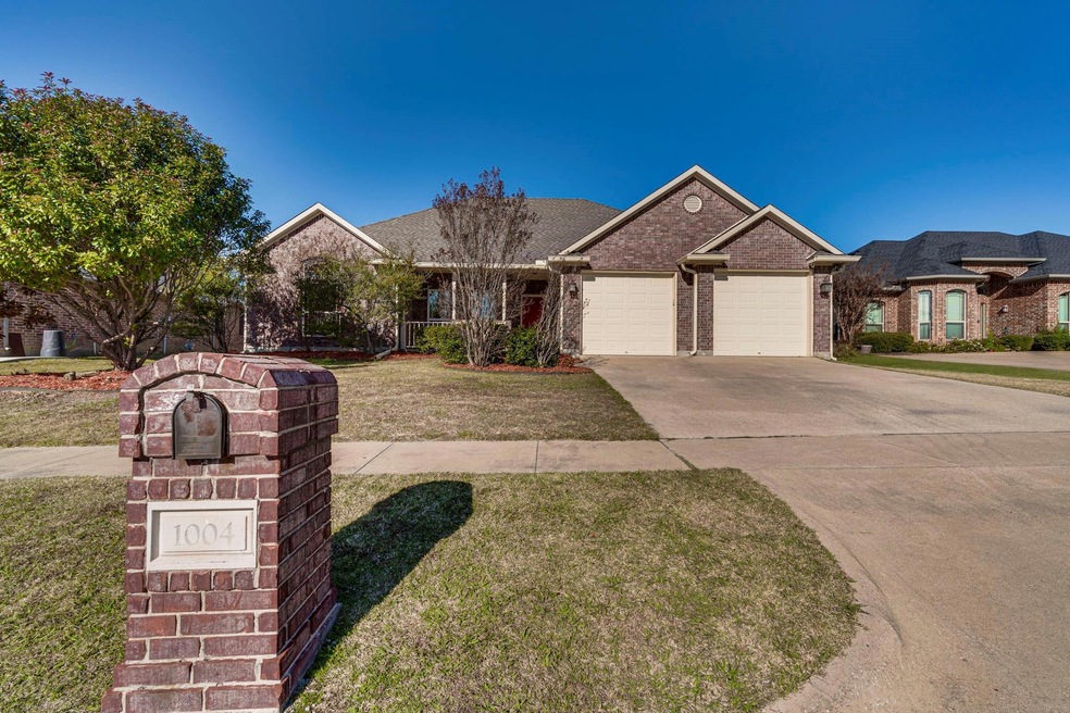 1004 Louise Ln, Ennis, TX 75119 - photo 1