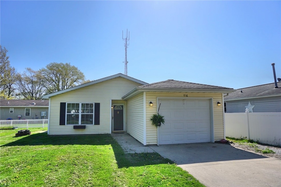 716 N 1st Division St, Mattoon, IL 61938 - photo 1