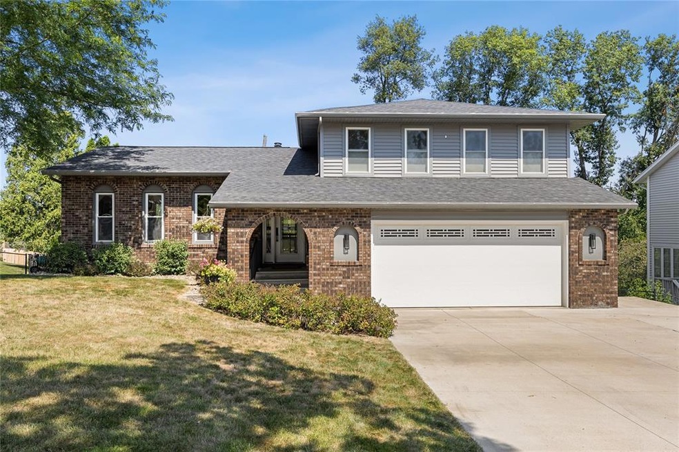 5016 Broadlawn Dr SE, Cedar Rapids, IA 52403 - photo 1