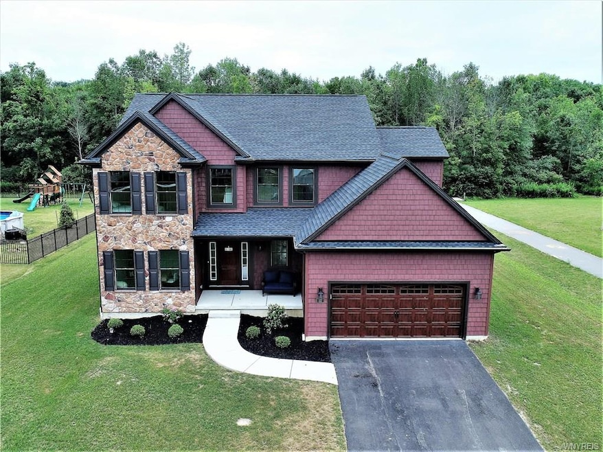 Welcome to 52 Golden Crescent Way....Almost 2,900 