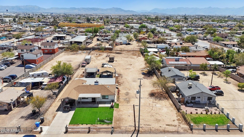 3033 W Fillmore St