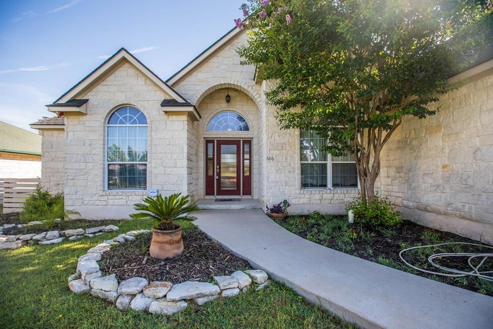606 Prickly Pear Ct, Fredericksburg, TX 78624 - photo 1