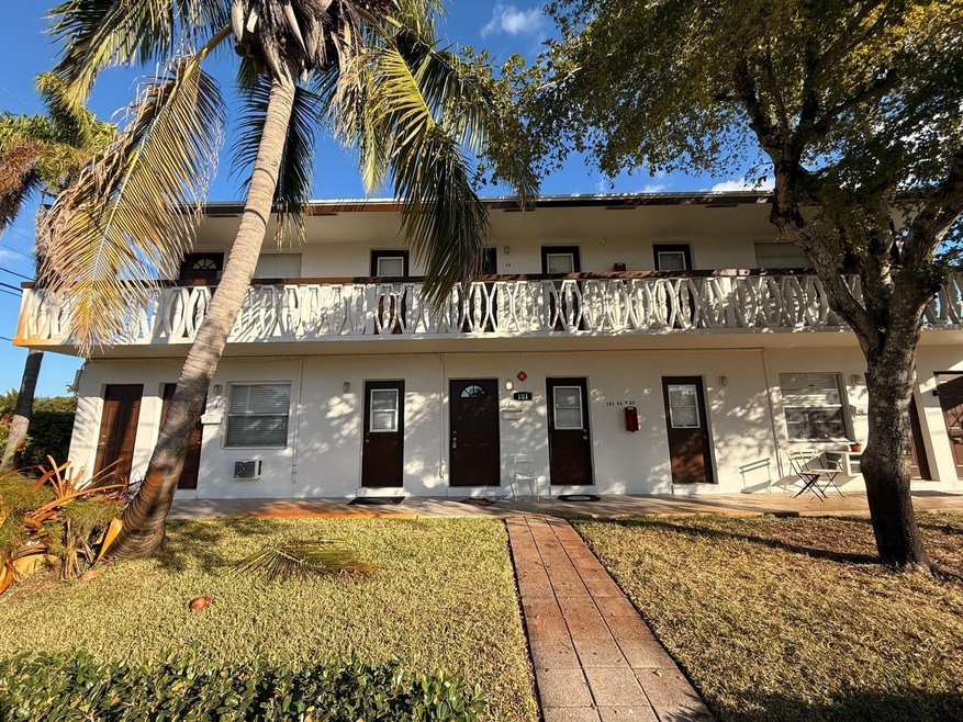 101 SE 9th St unit 11, Hallandale Beach, FL 33009 - photo 1