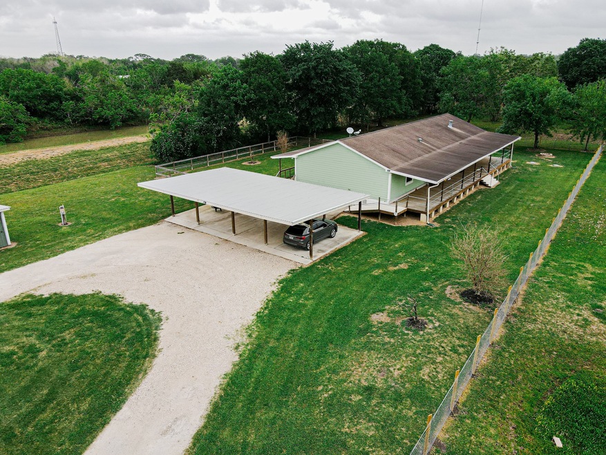 2044 Bunyard Rd, Alvin, TX 77511 - photo 1