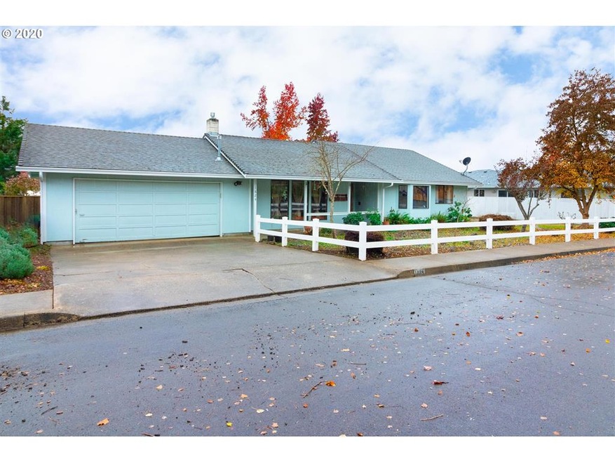 1824 Garnet Ct, Sutherlin, OR 97479 - photo 1
