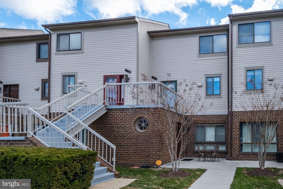 3135 Hawthorne Dr NE unit 3135, Washington, DC 20017 - photo 1