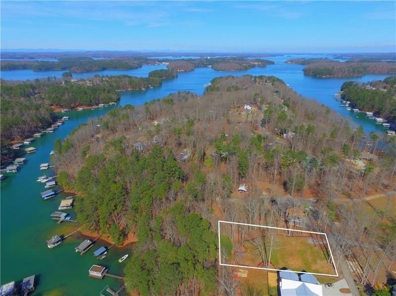 Awesome location on Lake Lanier