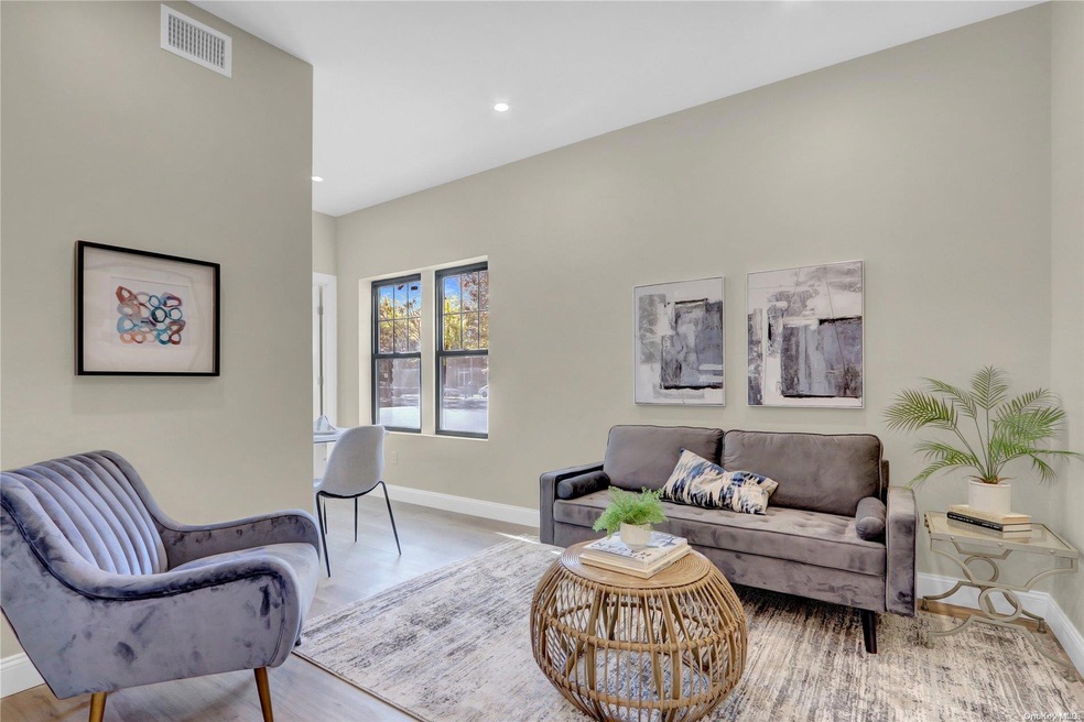 610 Jerico Turnpike, New Hyde Park, NY 11040 - photo 1