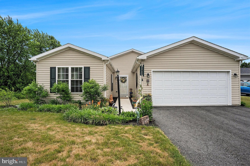 8 Egret Ct, Bechtelsville, PA 19505 - photo 1