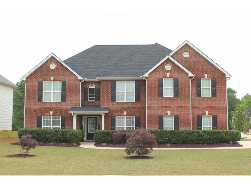 Stunning 5 Bedroom, 4 Bath Home Shows like a New C