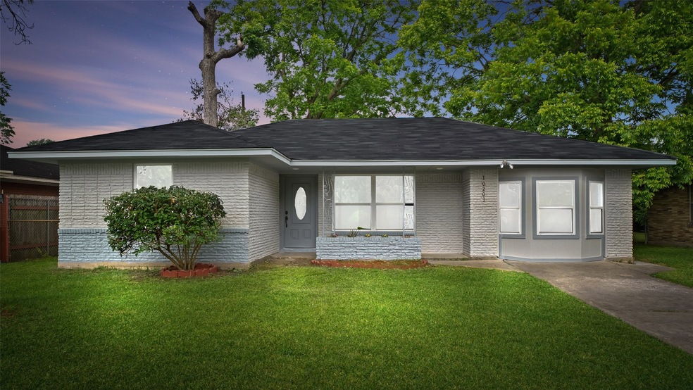 10201 Royal Oaks Dr, Houston, TX 77016 - photo 1