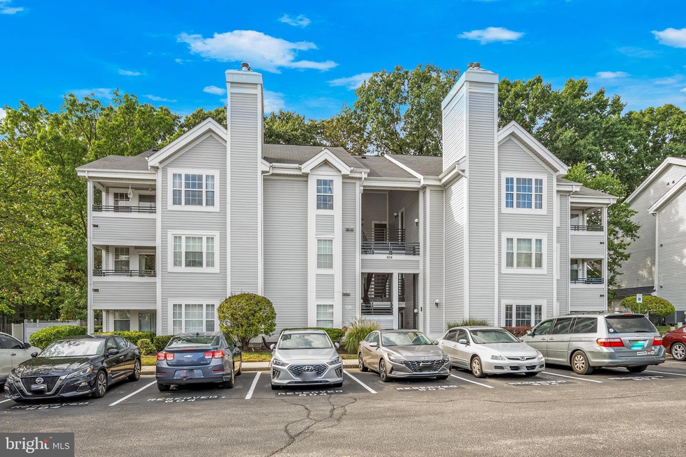604 Moonglow Rd unit U103, Odenton, MD 21113 - photo 1