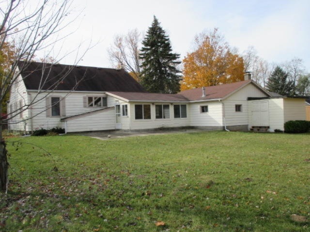 528 W Cherry St, Wayland, MI 49348 - photo 1