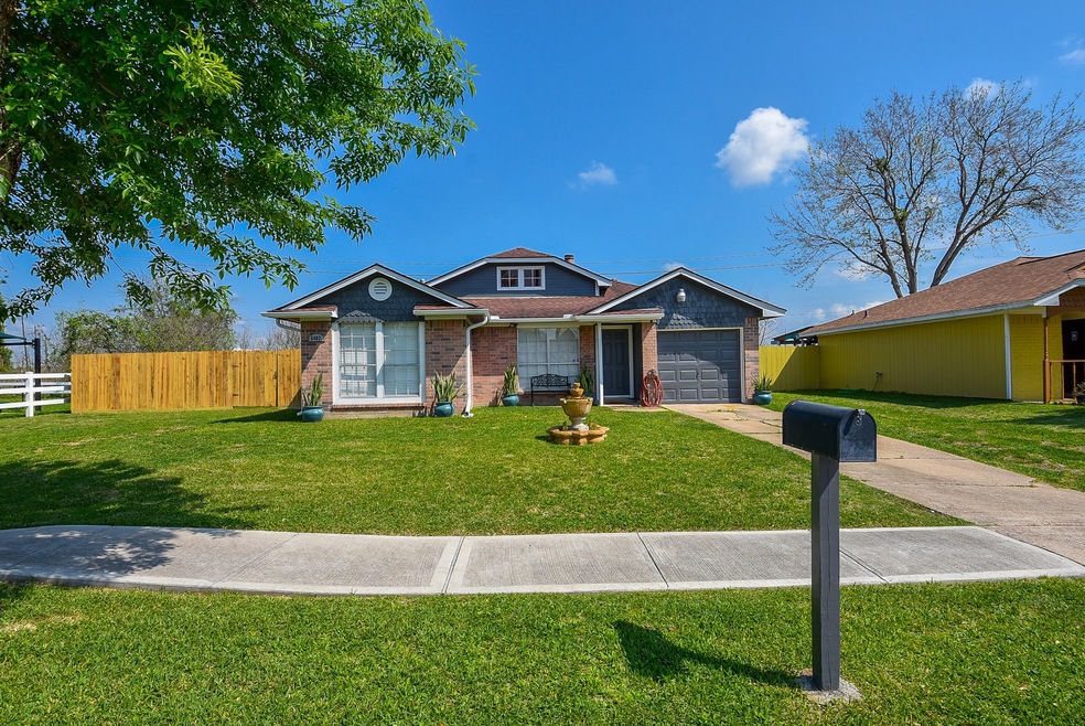 5402 Riverwood Dr, Richmond, TX 77469 - photo 1