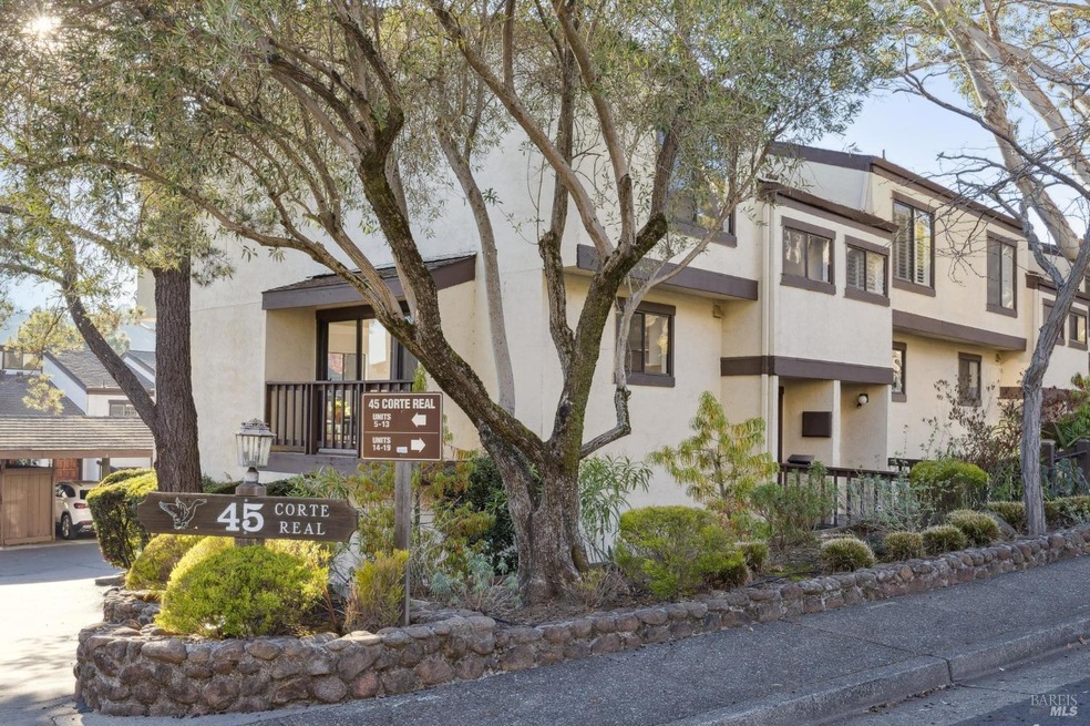Highly desirable end unit location in popular Cort