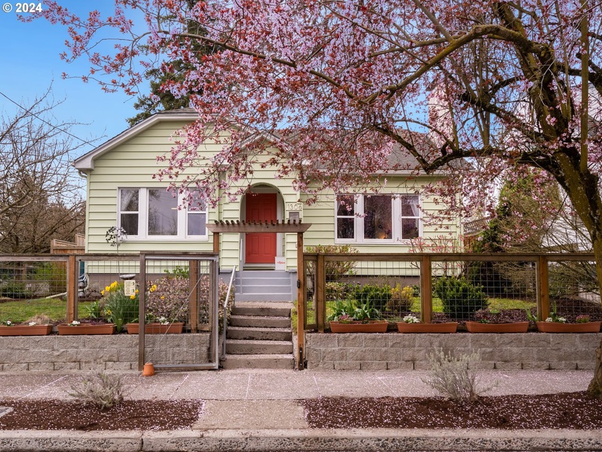 1306 N Russet St, Portland, OR 97217 - photo 1