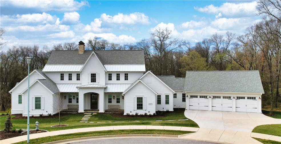 Welcome to 8401 Kingbird Ct