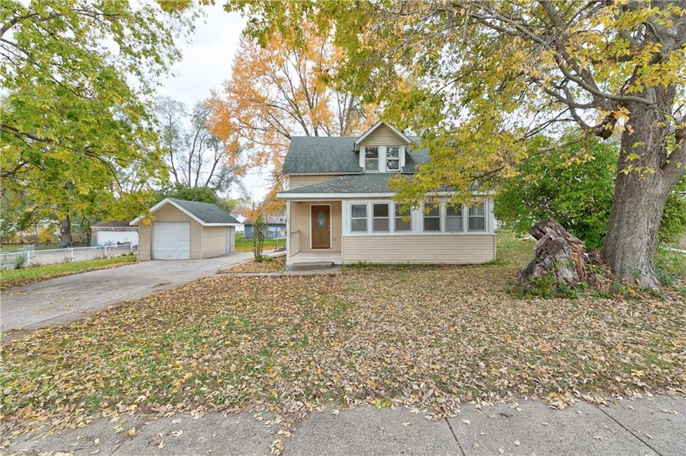 826 E 25th Ct, Des Moines, IA 50317 - photo 1