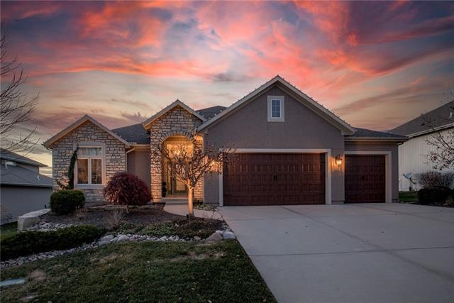 8212 Lone Elm Rd, Lenexa, KS 66220 - photo 1