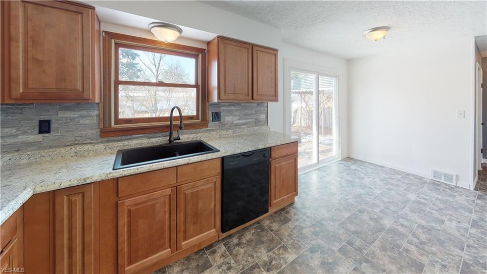 2142 Green Ridge Dr, Wickliffe, OH 44092 - photo 1