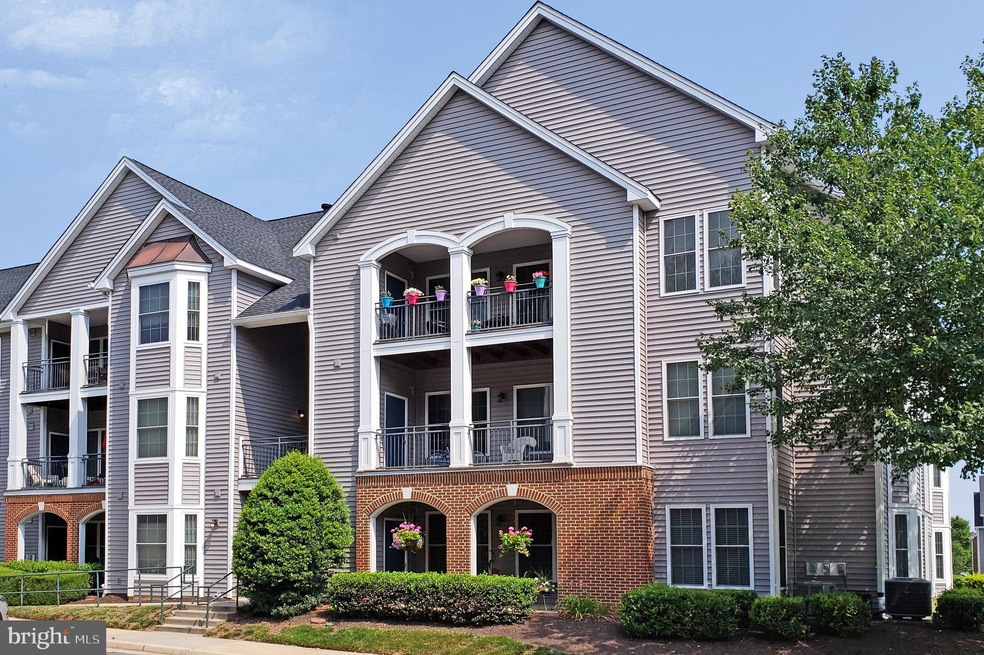 46614 Drysdale Terrace unit 101, Sterling, VA 20165 - photo 1