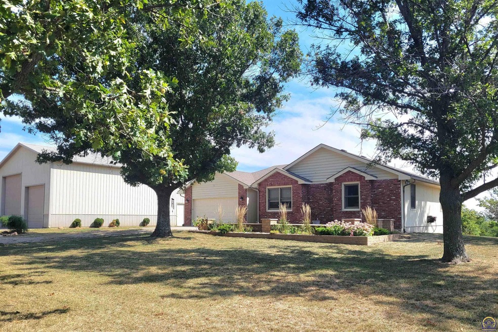 2240 SW Hoch Rd, Topeka, KS 66614 - photo 1